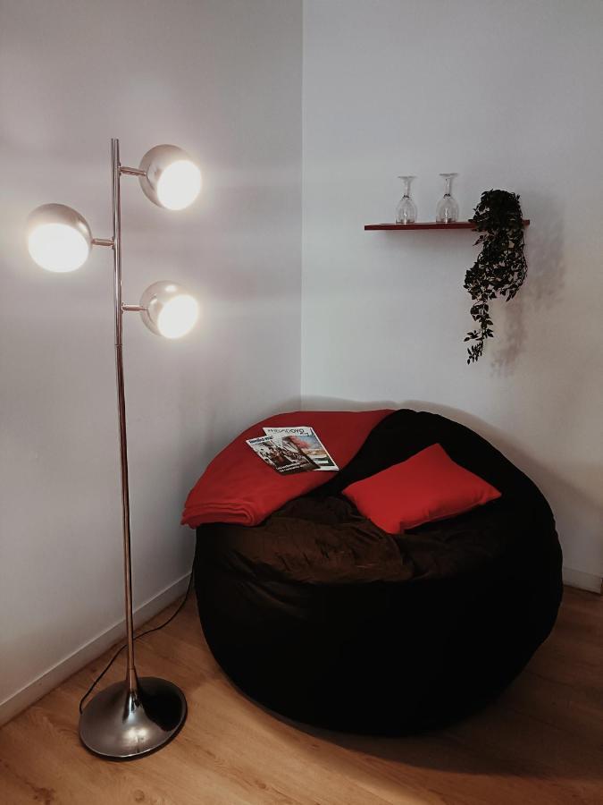 "Le Petit Paradis" Au Centre Ville D'オヨナックス エクステリア 写真